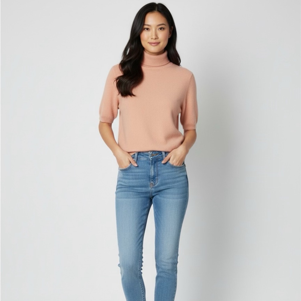 Vintage Peter Scott Women's Peach Cashmere Short Sleeve Turtleneck Sweater